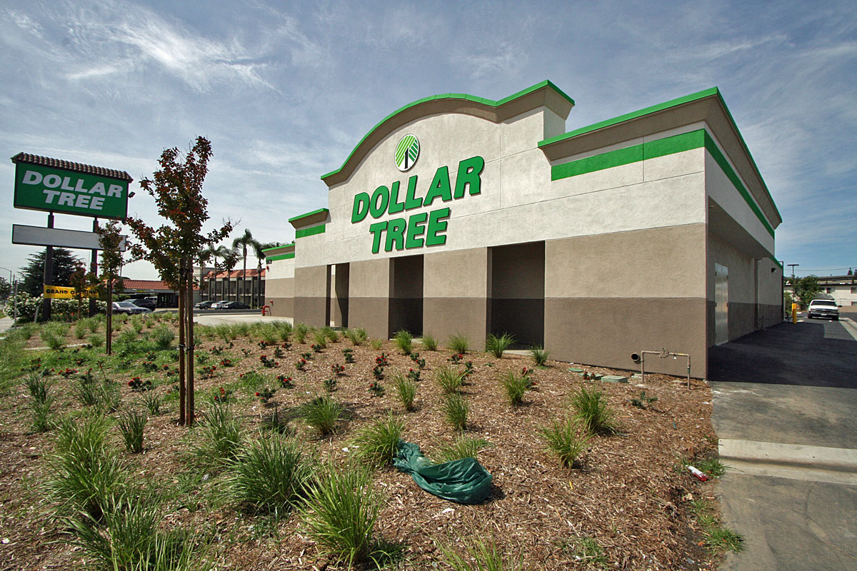 Dollar Tree Facade